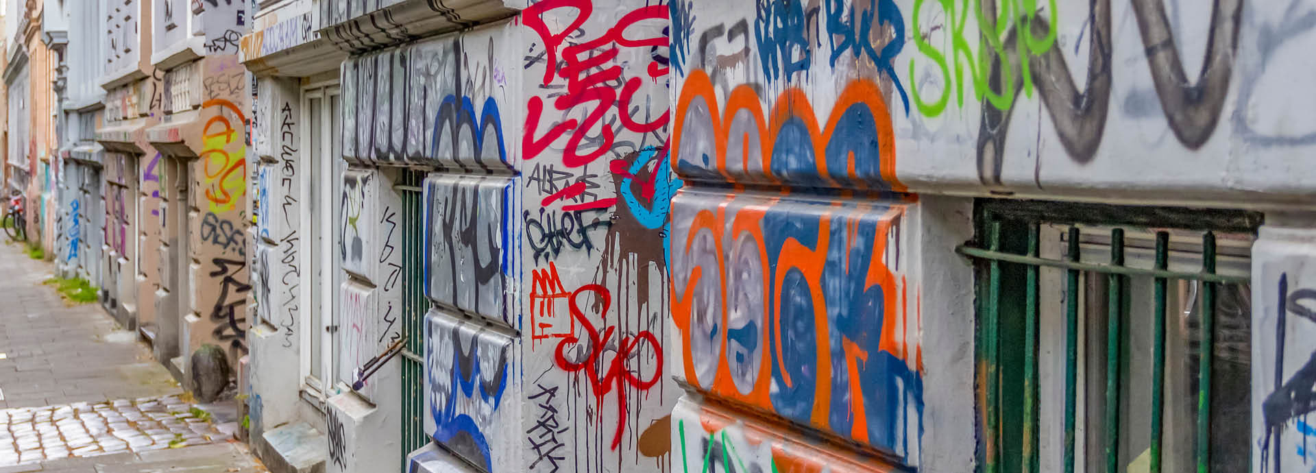 HAN Gebäudereinigung in Hamburg – Ihr Partner für Gewerbe- und Industriereinigung | professionelle Sonderreinigung; Entfernung von hartnäckigen Verschmutzungen, Fassadenreinigung, Graffitientfernung, Denkmalreinigung